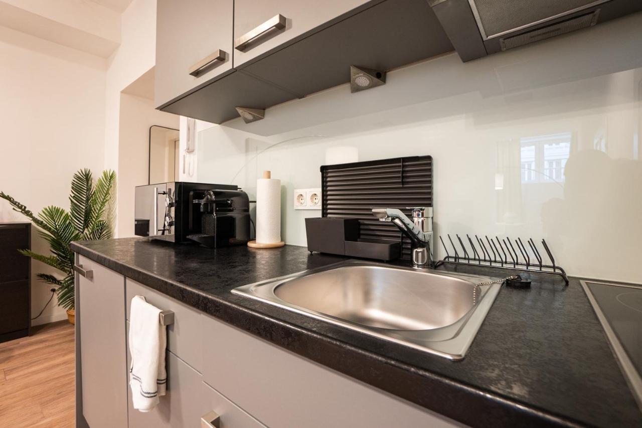 Stylish Apartment With Dedicated Working Space And Super King-Size Bed Located Between City Centre And Donau River Viena Exterior foto